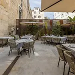 Leonis Restaurant & Rooms