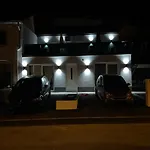 Apartment Matijas, 3 Bedroom Apt With Terrace And Parking