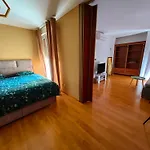 Beautiful Large Apartment, Walk To Beach