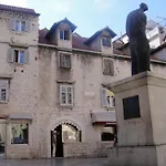 Old Town Suites