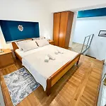 Studio Apartman Leo