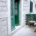 Studio Apartman Perla