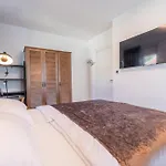 Split Luxury Suite 2