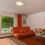 The Beach Studios & Apartments