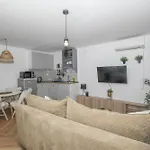 Lola\'S Apartment