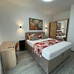 La2 Luxury Apartment Near Bacvice Beach