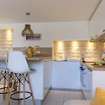 Central Split Rooms And Apartments Paese