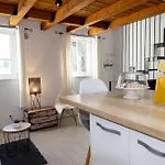 Central Split Rooms And Apartments Paese
