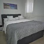 Room Near The Center