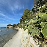 Lodore Del Mare Apartment On The Beach