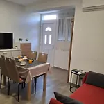 Apartment Neva Split With Free Private Parking Space