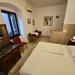 Center Room D16 In The Ancient Roman Palace