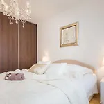 Art Of Split Apartment