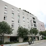 Apartment Dg With Parking Garage