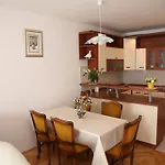 Apartment Dg With Parking Garage