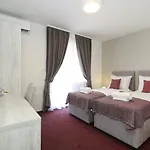 Maxim Rooms & Apartments