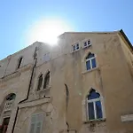 Desiderata Studio Apartment