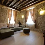 Desiderata Studio Apartment