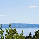 Apartment Milana - Cozy Stay With Free Parking