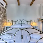 Charming Studio Apartment