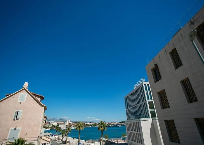 Garden Apartment Hotel
