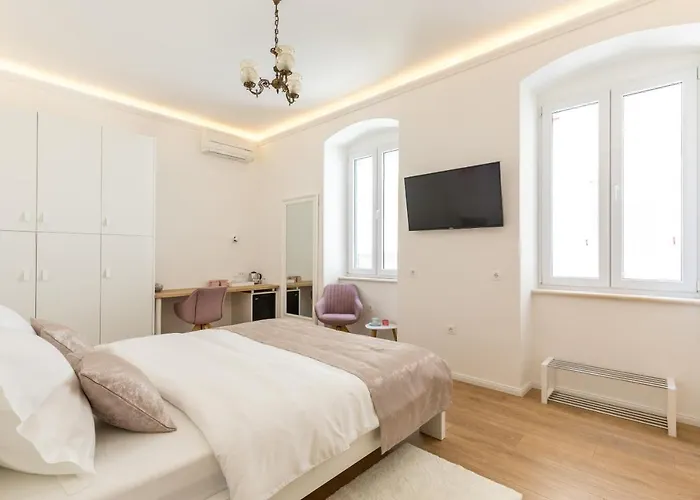 Luxury Rooms In The Center Of Split - Maniva