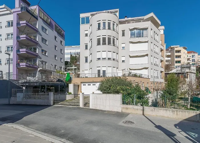 Apartments And Room Excelsior