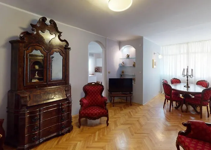 Writer\'S Apartment In An Unique Split District
