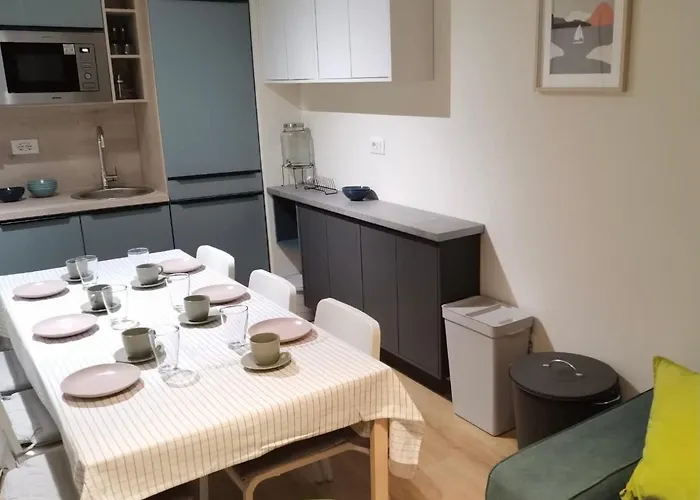Luxe 4Br Apartment Split