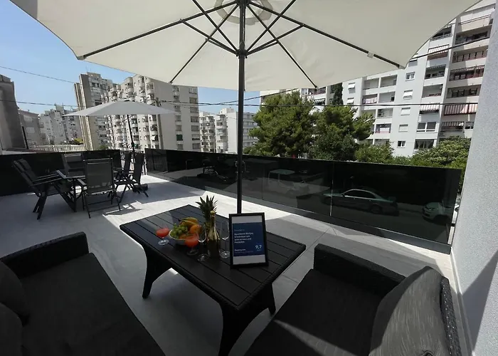 Apartment Matijas, 3 Bedroom Apt With Terrace And Parking