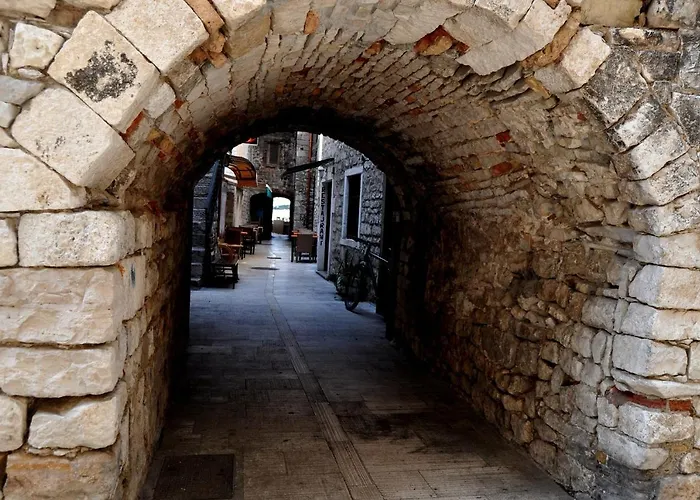 Split Apartments Mici