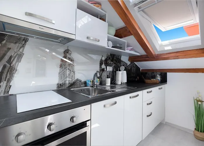 Dante Apartment