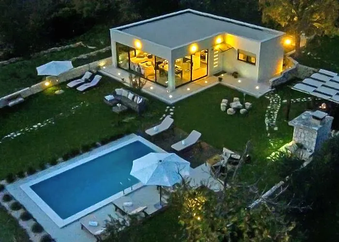 Luxury Villa Luminosa