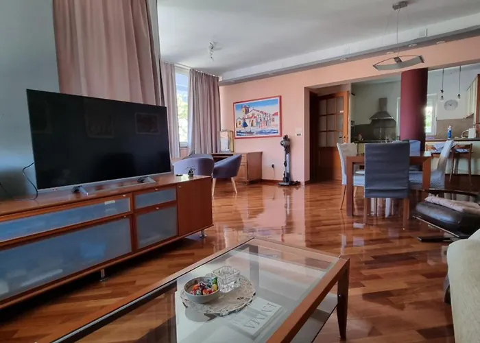Blue Stella Luxury Apartment