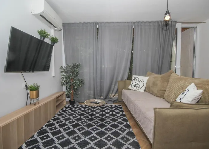 Lola\'S Apartment