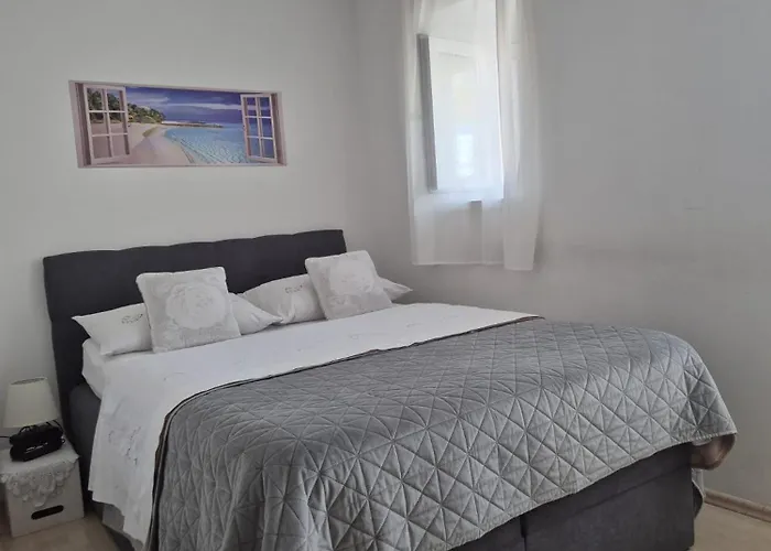 Room Near The Center