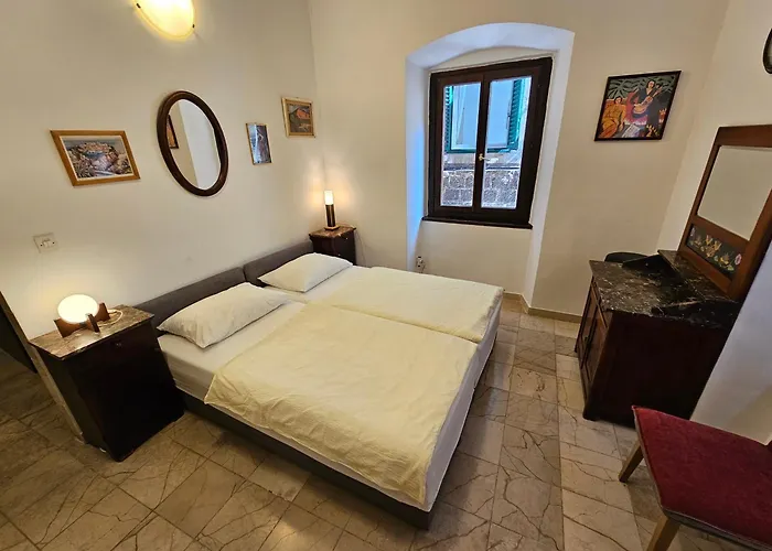 Center Room D16 In The Ancient Roman Palace