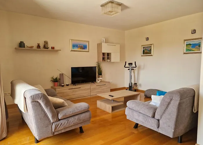 Apartment Renata + Private Swimming Pool In Split