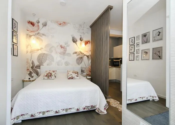 Anna Apartments