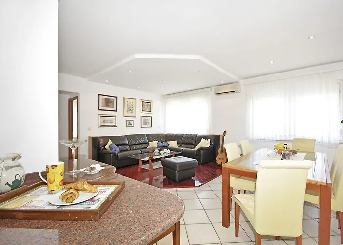 D & J Apartment Split