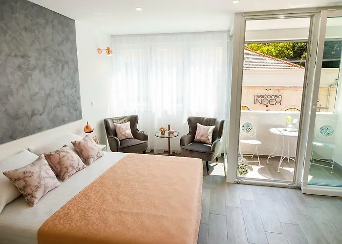 Rose Gold Rooms & Studio With Balcony