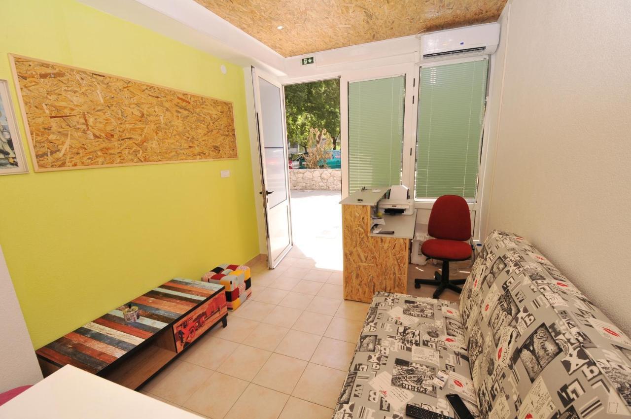 Oasis Hostel *
