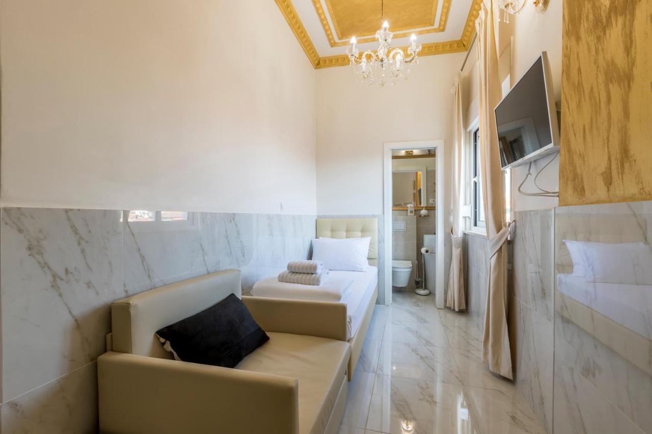 Olivia Luxury Split
