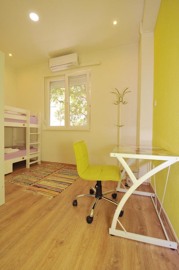 Oasis Hostel *