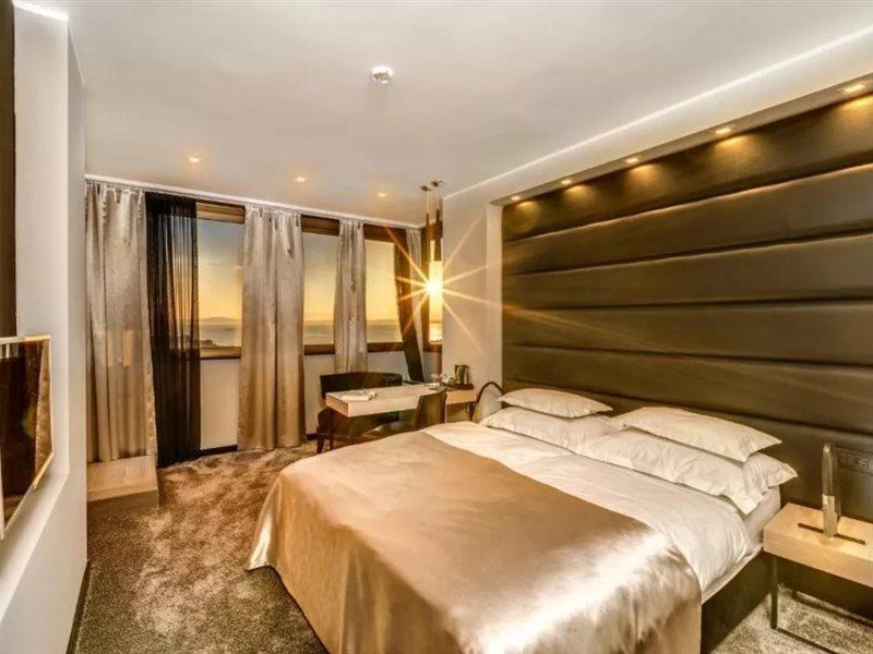 The View Luxury Split