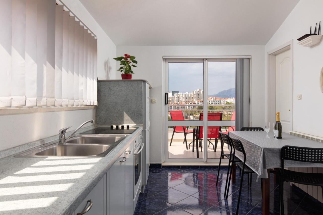 Sea View Apartment *