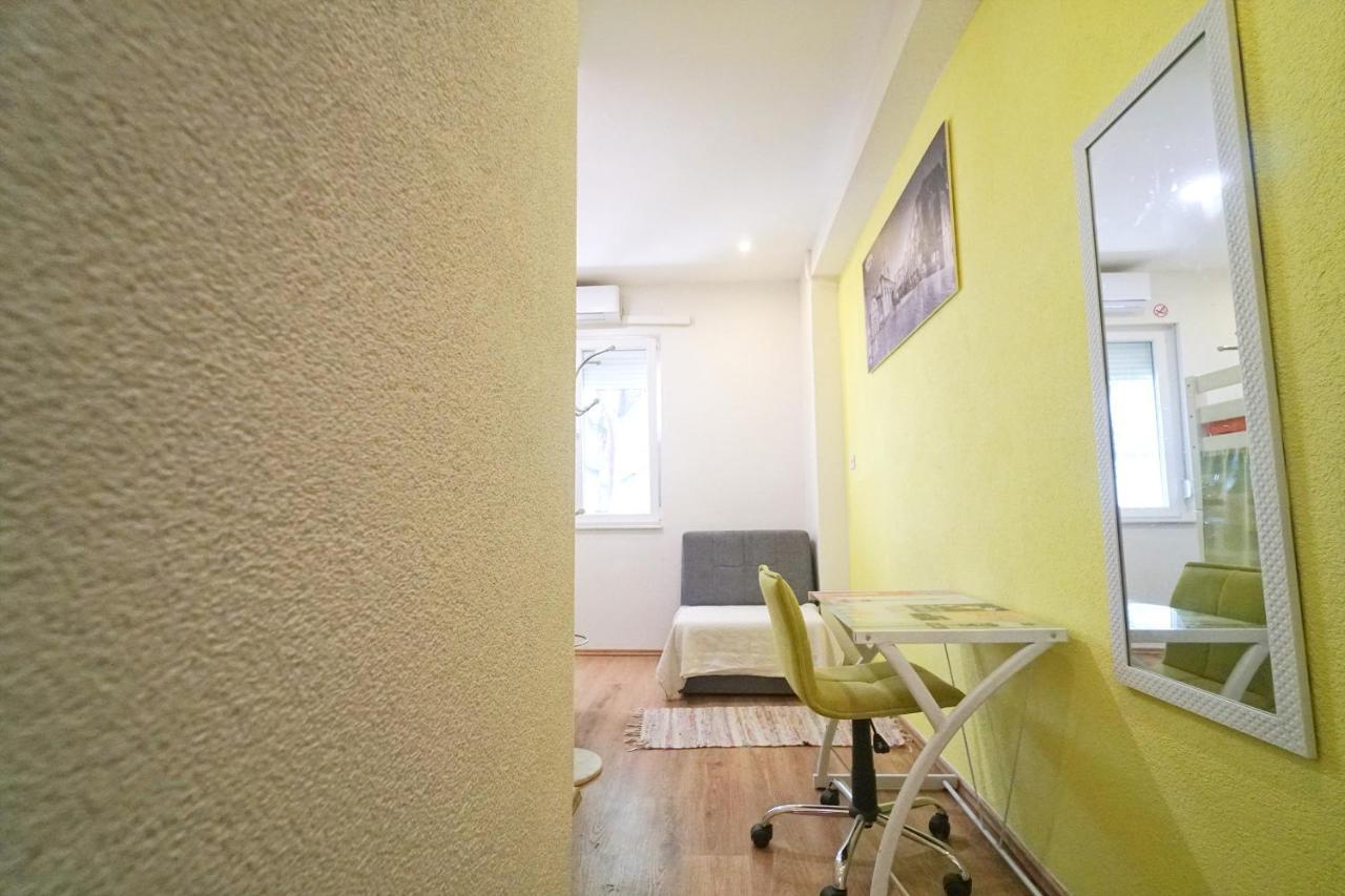 Oasis Hostel *
