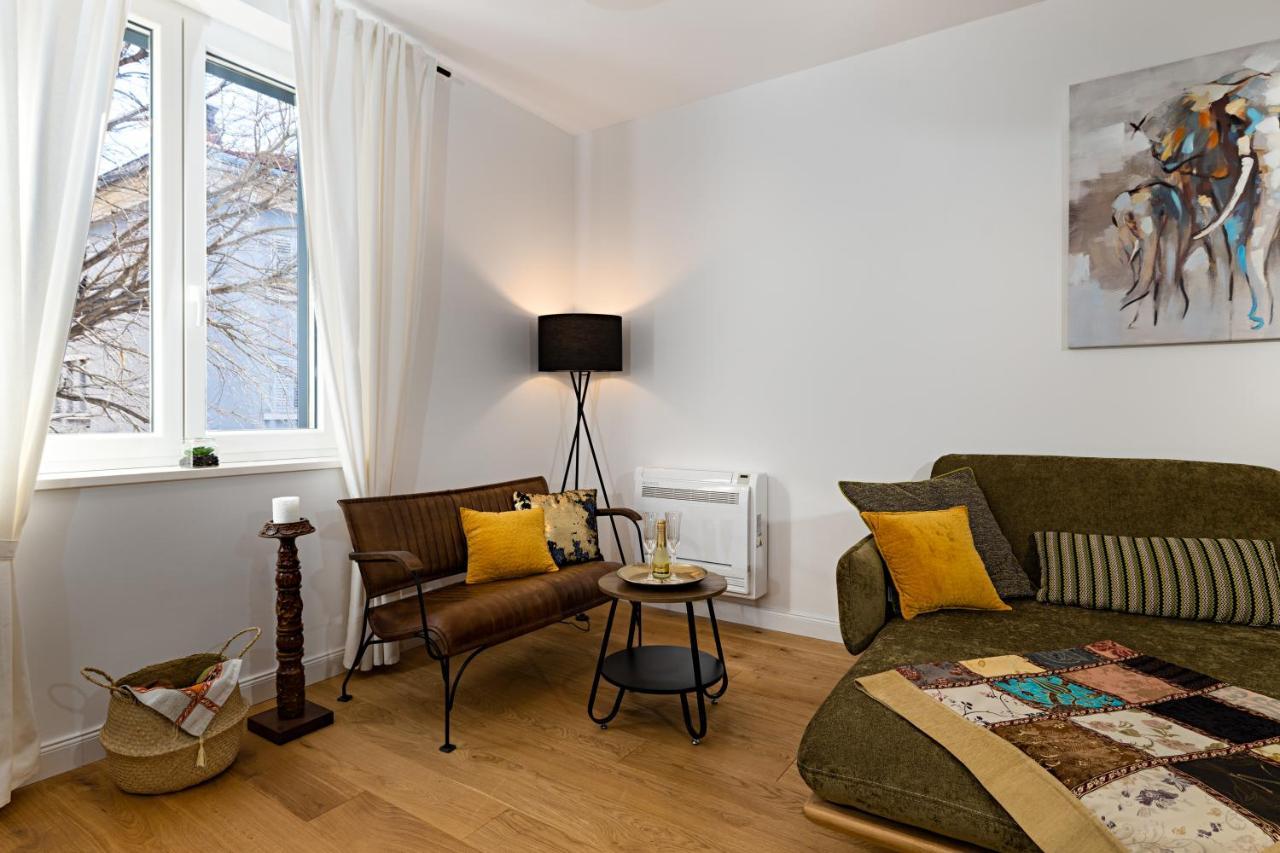Aurelia Apartment *