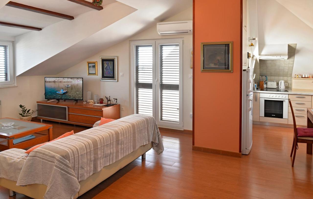 Franka Apartment Split