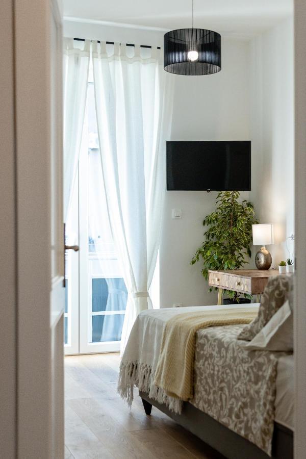 Aurelia Apartment